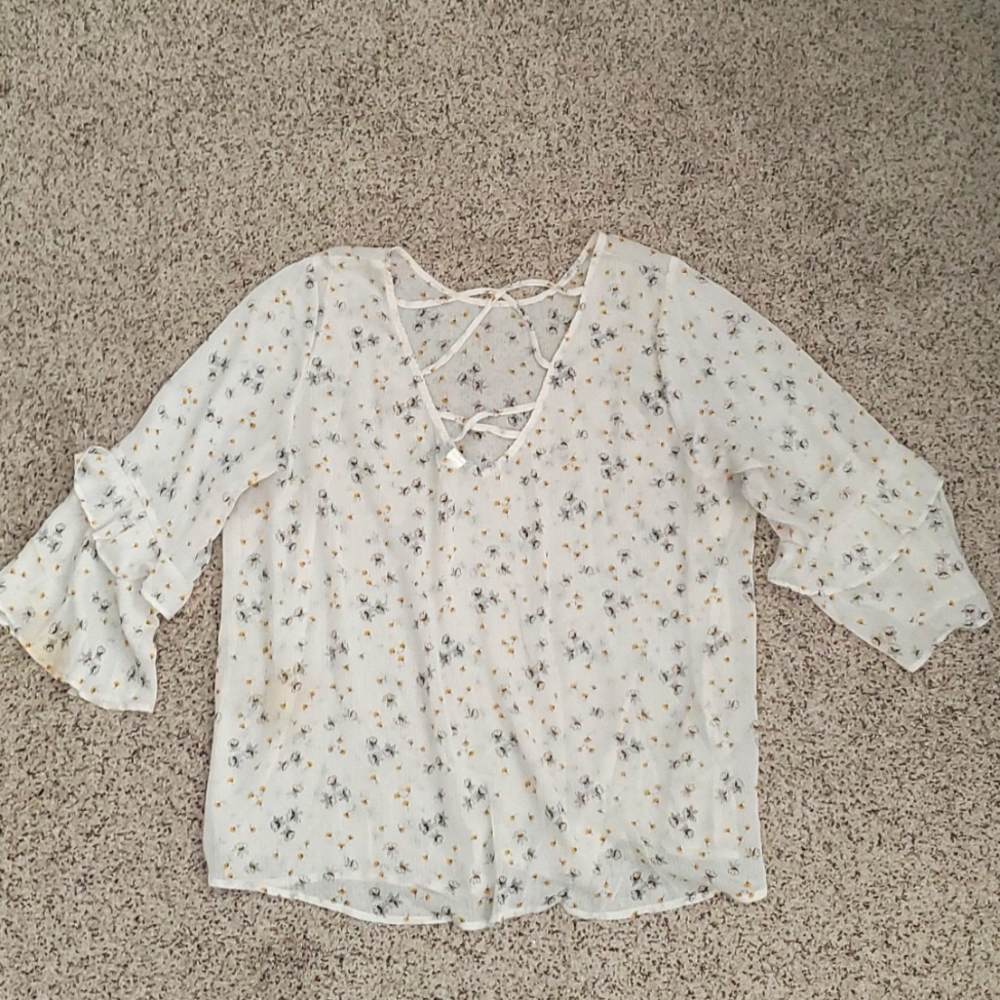 💥 Sale 3/$30 NWOT Torrid Crisscross Flowy Floral Ruffle Sleeve Blouse
